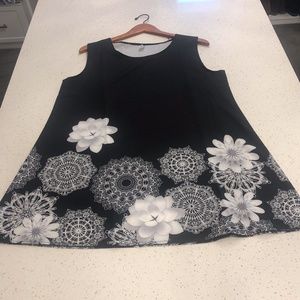 Floral black/white beach cover up XL